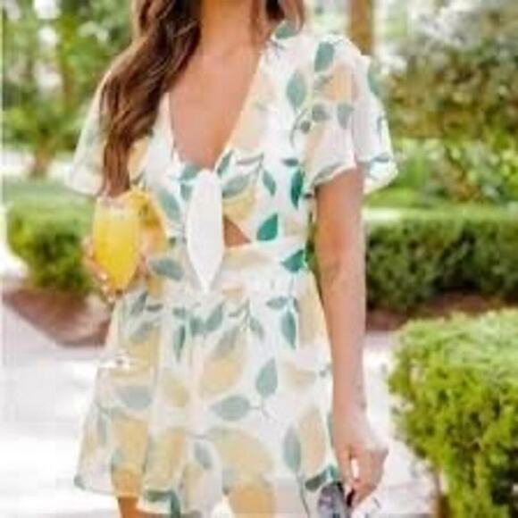 Pink Lily Women’s Lemon Romper size XL cutout front tie with stretch waist NWOT - Picture 1 of 6